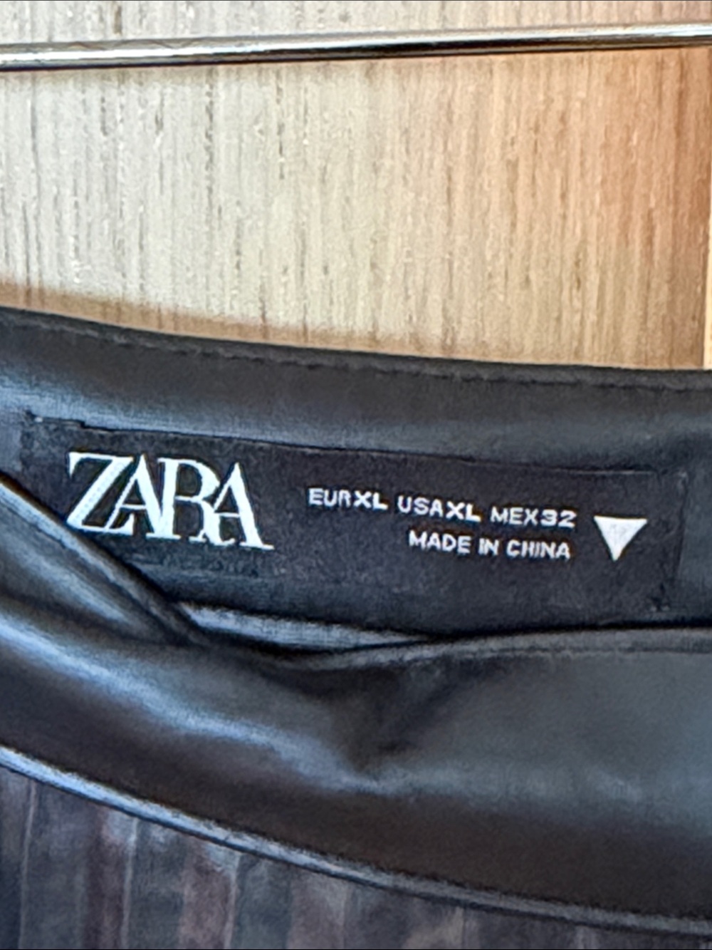 Zara Black Pleated Midi Skirt - Picture 3 of 7